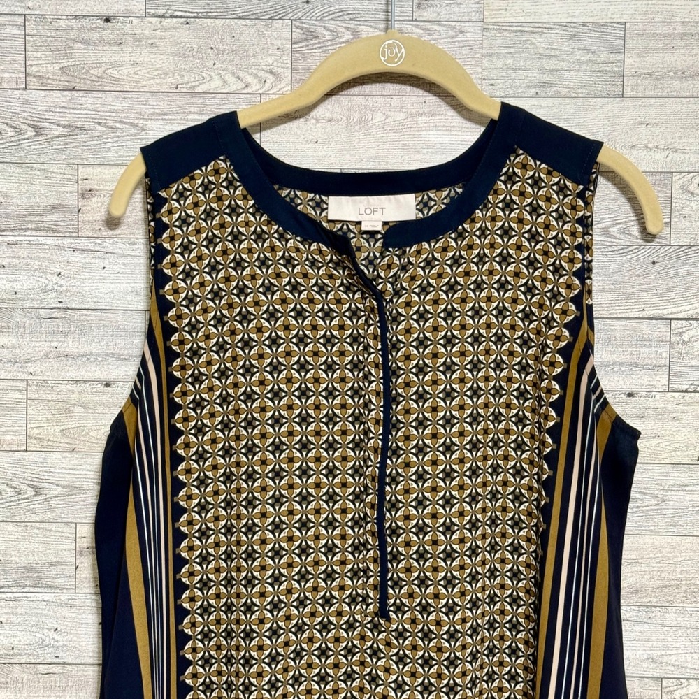 Loft Sleeveless Sz-Medium Geometric Print Button Neck Blouse Women's Navy Gold - Picture 4 of 10